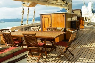 RAJA LAUT Alfresco Dining